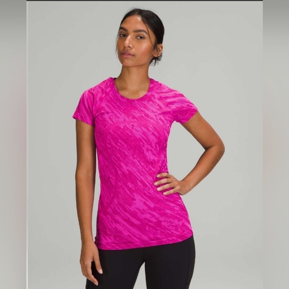 Lululemon Swiftly Tech‎ 2.0 Short Sleeve Shirt Size 6